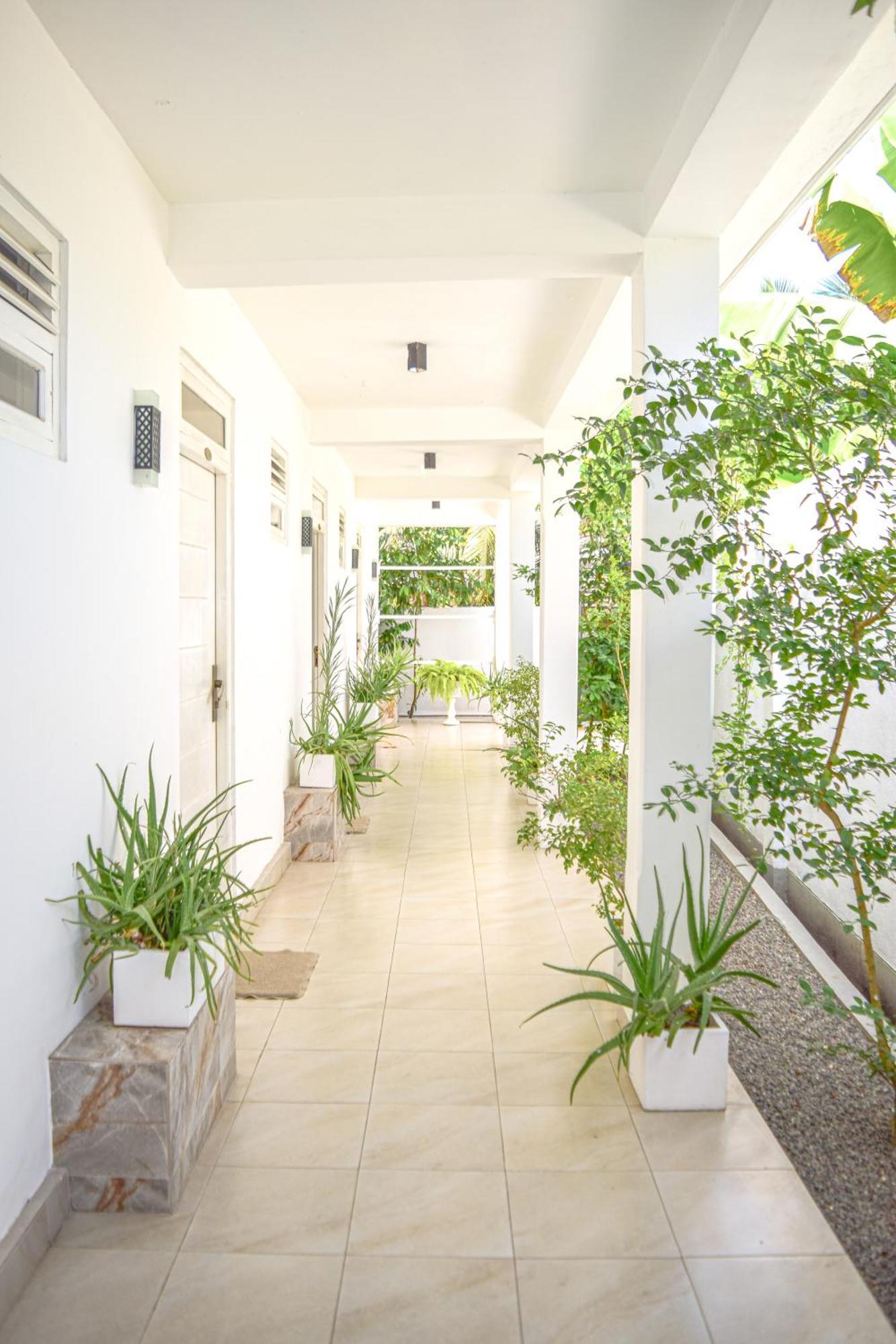 The Bamboo Tree Transit Hotel Katunayaka Екстериор снимка