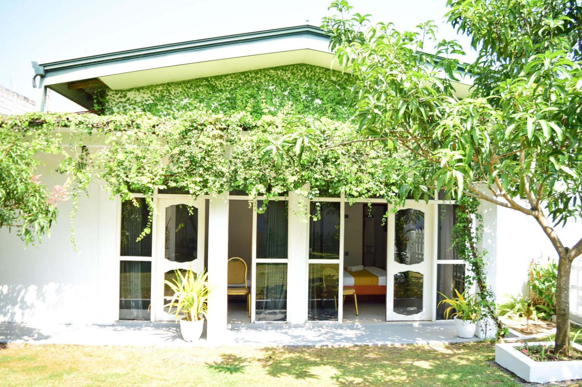 The Bamboo Tree Transit Hotel Katunayaka Екстериор снимка